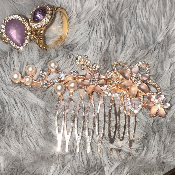 Jewelry and sunglasses - Picture 3 of 4